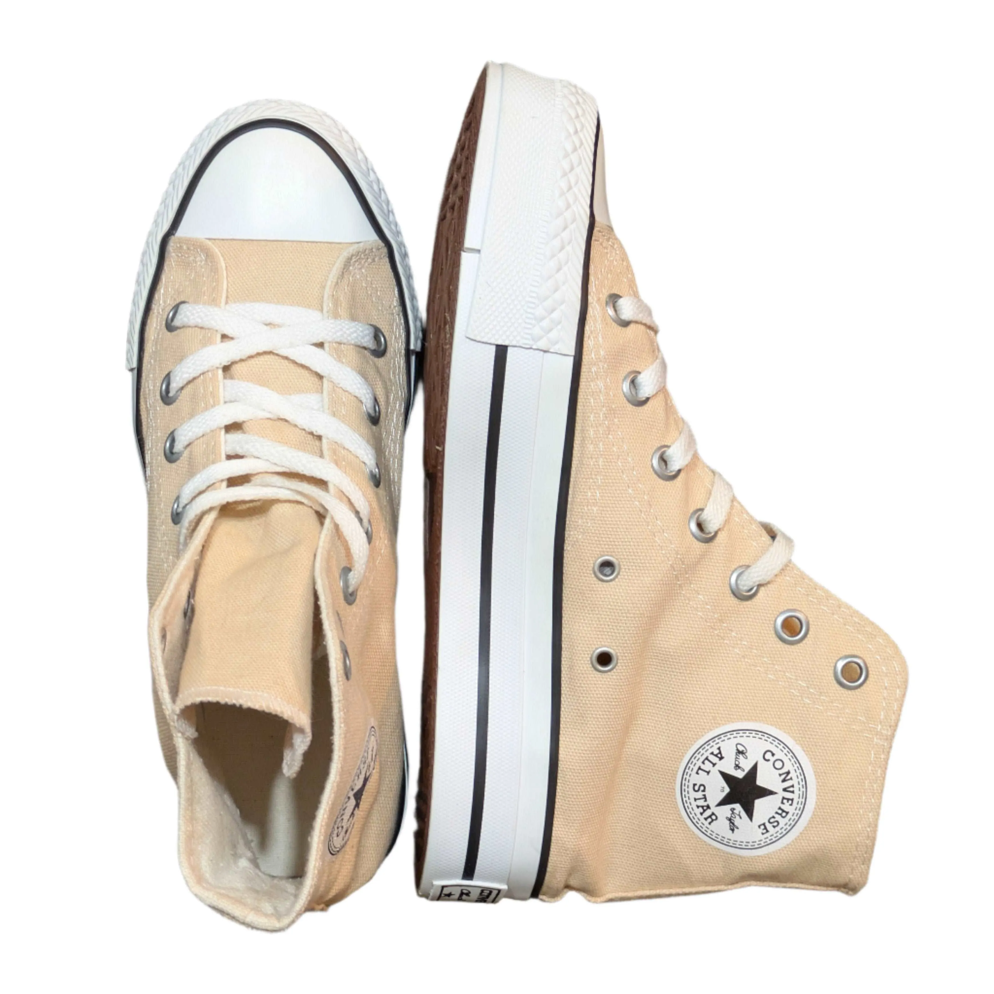 Converse All Stars Chuck Taylor in Natural Ivory - Size EU 39 / UK 6 / US 7