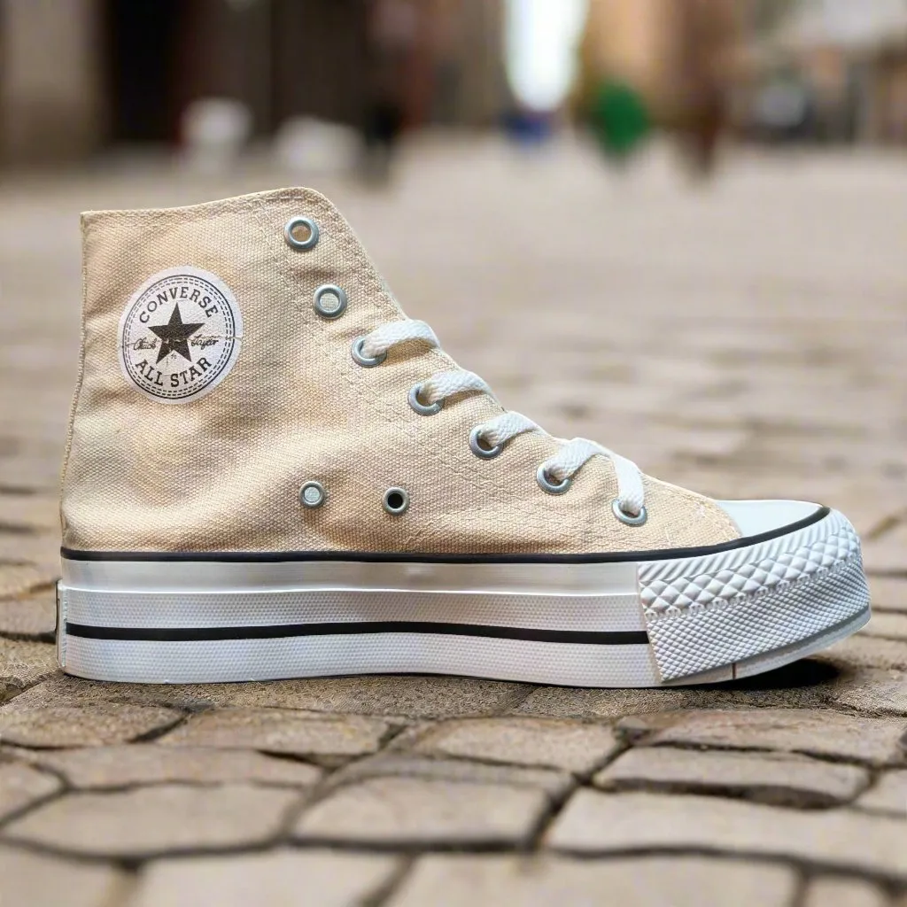 Converse All Stars Chuck Taylor in Natural Ivory - Size EU 39 / UK 6 / US 7