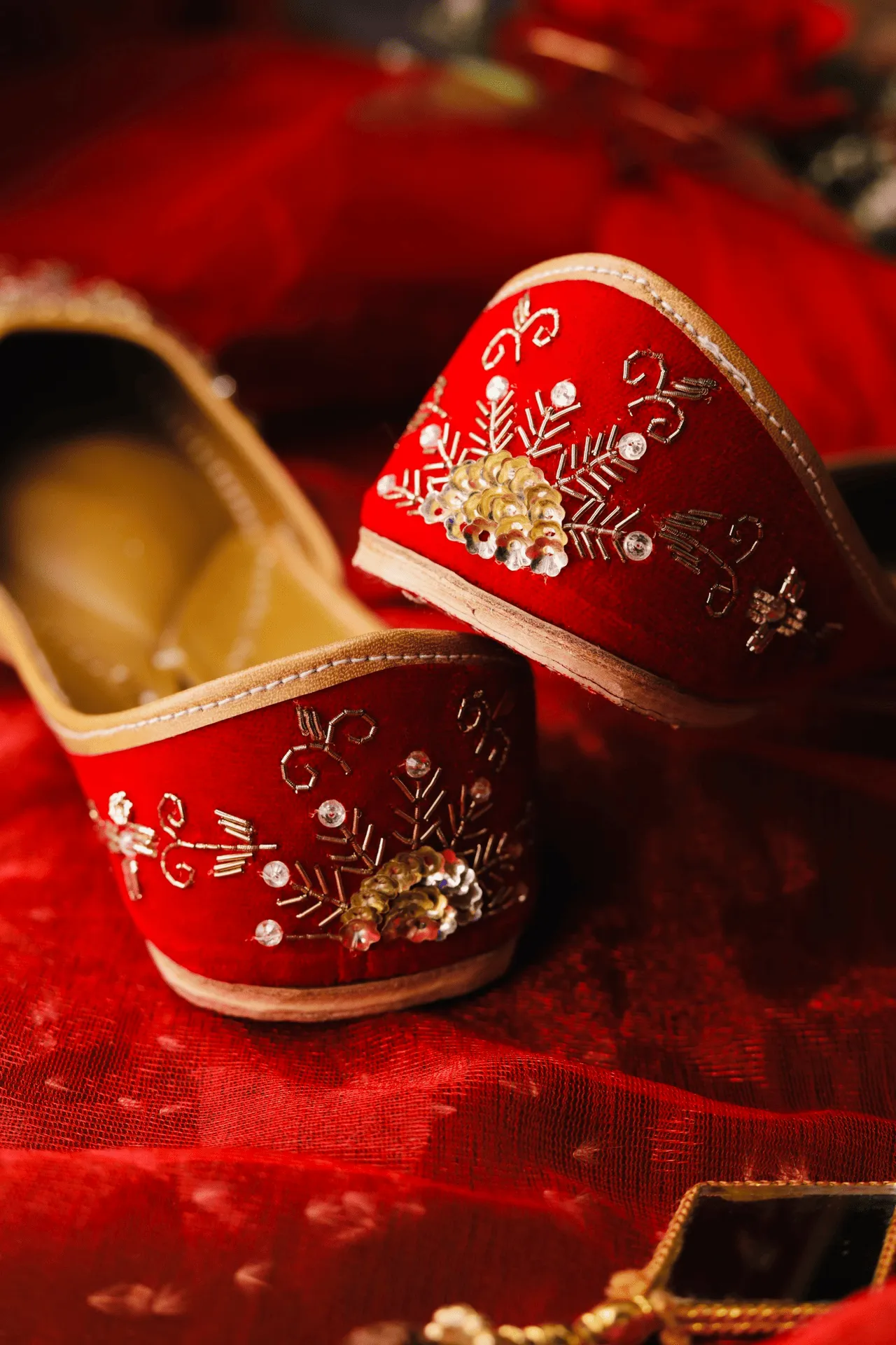 Lalari - Golden Jutti Set