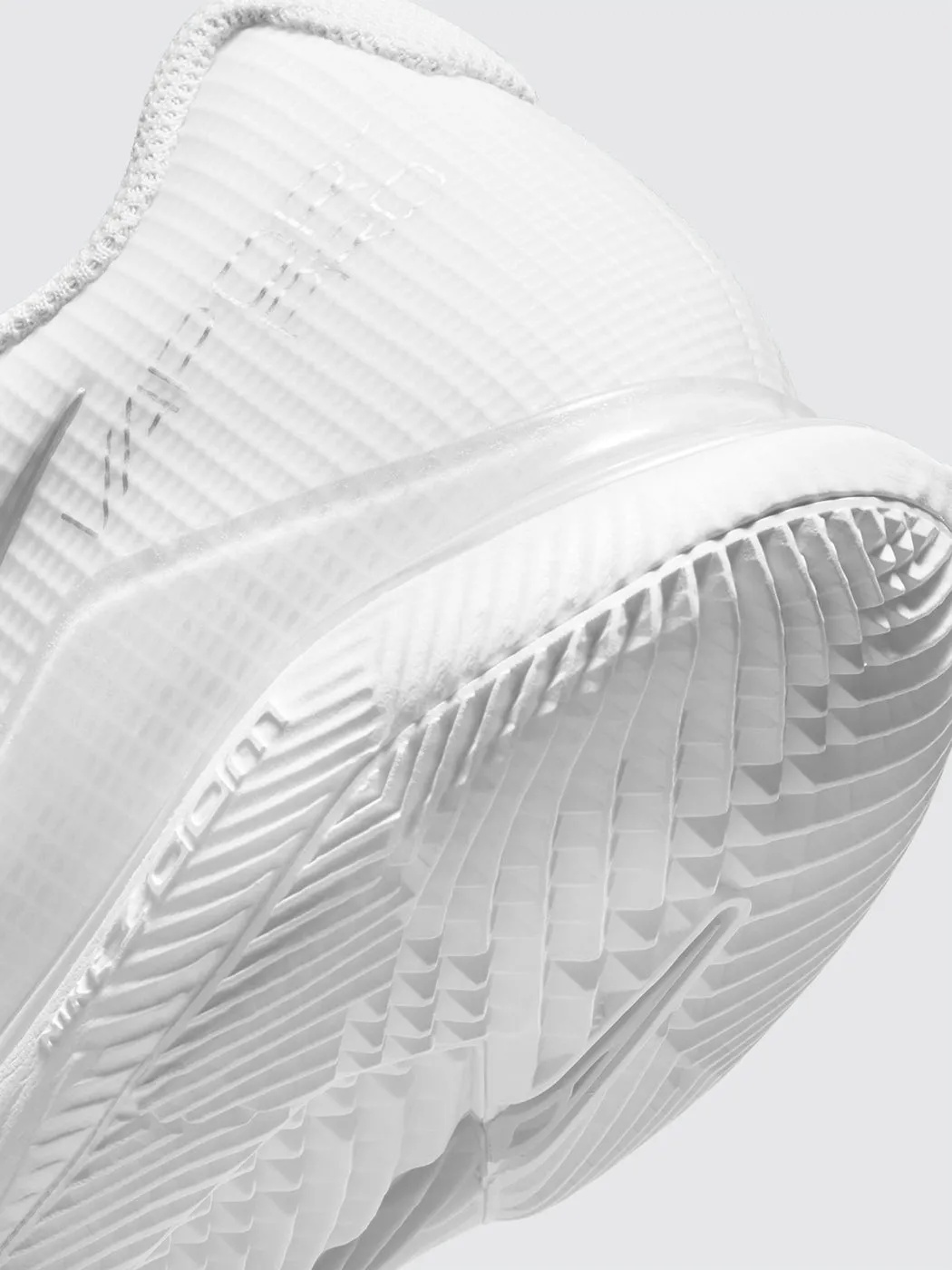 NikeCourt Air Zoom Vapor Pro - White/Metallic Silver